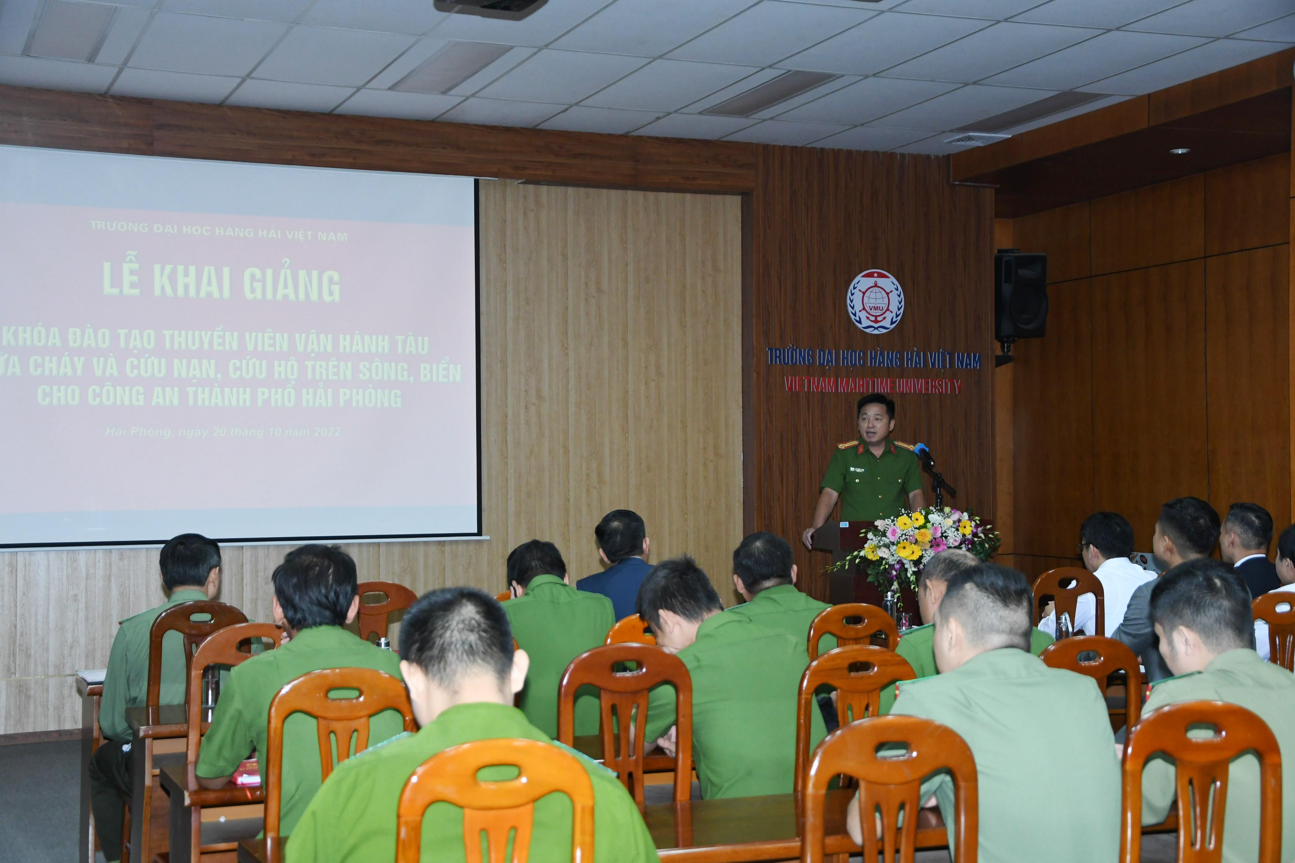 Khai giảng khóa đào tạo thuyền viên vận hành tàu chữa cháy và cứu nạn, cứu hộ trên sông, biển